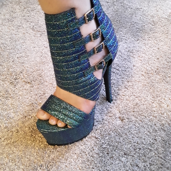 Steve Madden Mermaid Irridescent Stilletos, Jumpoff - Picture 2 of 7